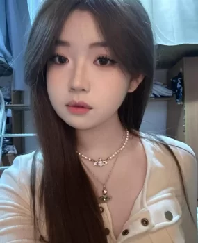 性感美妞小红花