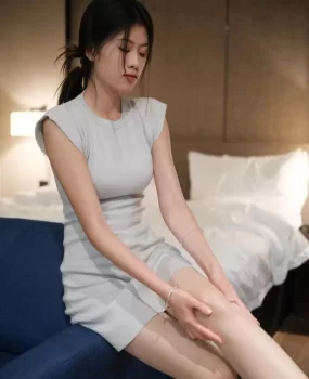 年轻听话清纯自然脸的小姐姐