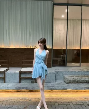 02年身材高挑小姐姐