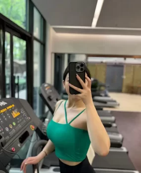 丰满情趣小姐姐