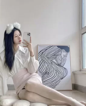 水嫩长腿蕾丝边白丝袜仙女姐姐黄岛也跑