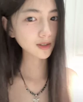 很有气质的兼职学生妹