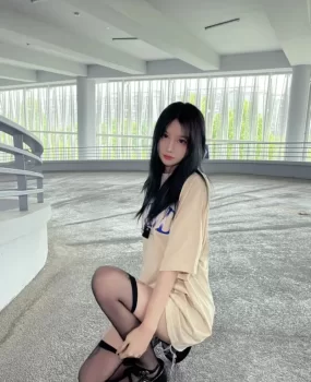 极品黑丝匀称身材大二丝滑小仙女逃课出来兼职