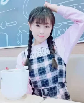 延安大学创新学院学生妹