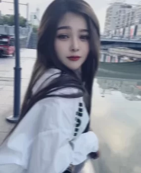 昆山00后小妹