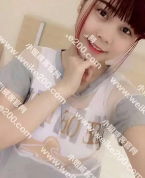 南宁艹翻清纯小妞的穴