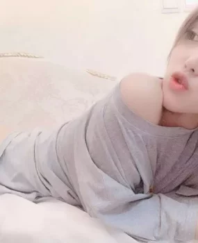 艹了个兼职小妹，皮肤细白，BB紧，水特别多…