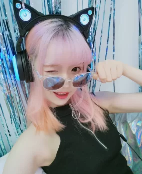 乖巧萌妹喜欢后入