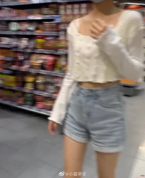 嫩嫩的清纯妹子