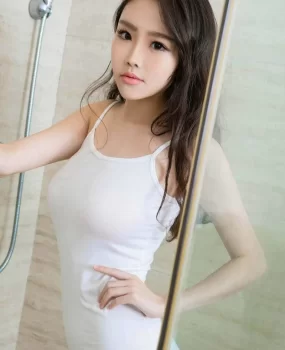 嫩模下海，水多B紧，干起来跟家里不是一个感觉，会喷水