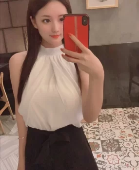 模特身材女神级长腿美女被连玩带操坐在鸡巴上主动求操