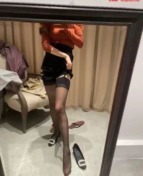 后入翘臀jk制服小妹 射在屁眼上