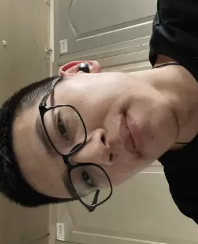 有点闷骚的小哥哥